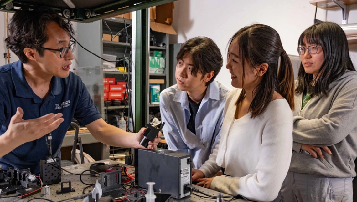 BME associate professor DongKyun Kang meets with his students