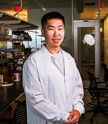 person wearing a white laboratory coat